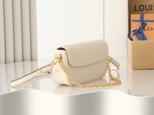 Louis Vuitton Bag Wallet On Chain Ivy M82210