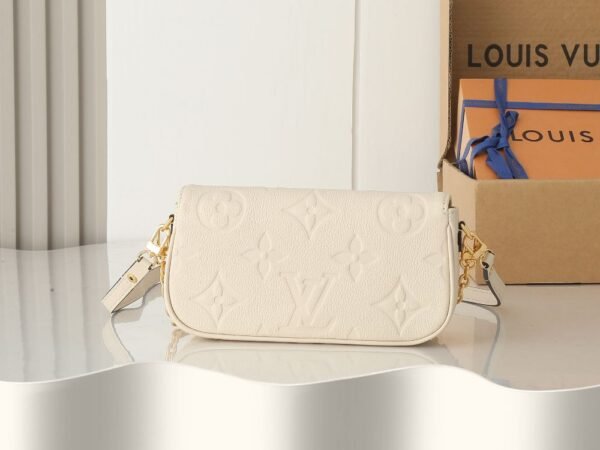 Louis Vuitton Bag Wallet On Chain Ivy M82210