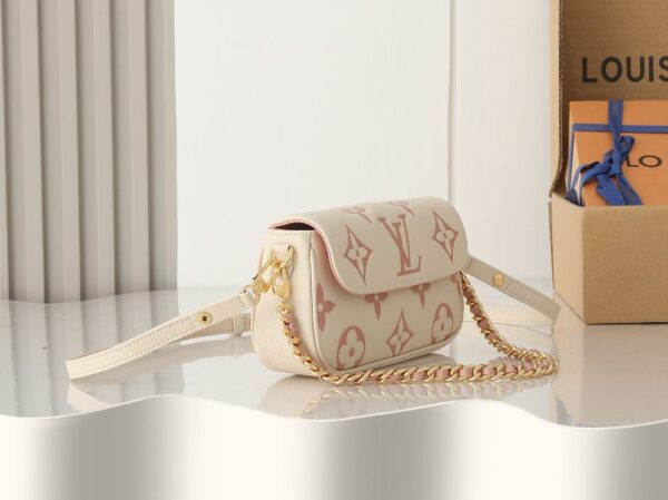 Louis Vuitton Bag Wallet On Chain Ivy M83026
