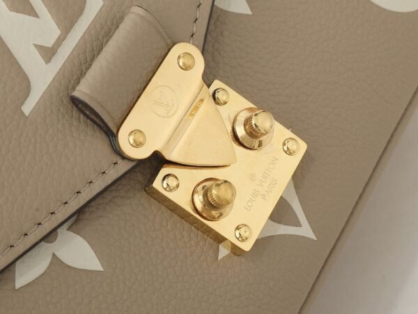 Louis Vuitton Bag Pochette Métis East West M23081
