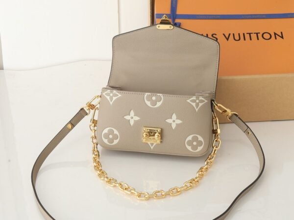 Louis Vuitton Bag Pochette Métis East West M23081