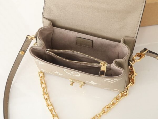 Louis Vuitton Bag Pochette Métis East West M23081