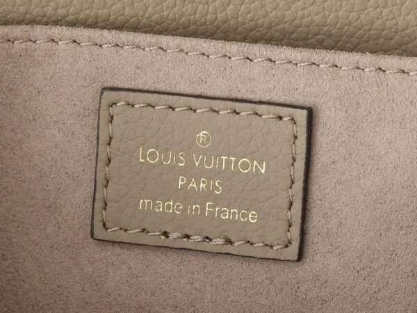 Louis Vuitton Bag Pochette Métis East West M23081