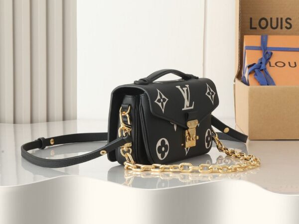 Louis Vuitton Bag Pochette Métis East West M46595