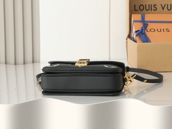 Louis Vuitton Bag Pochette Métis East West M46595