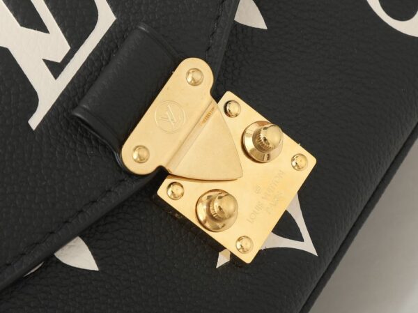 Louis Vuitton Bag Pochette Métis East West M46595