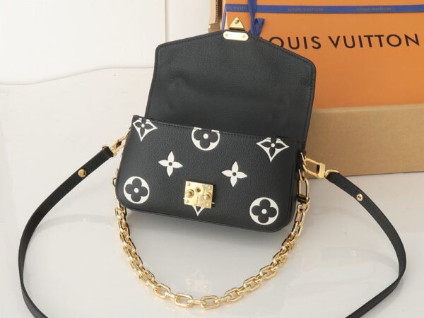 Louis Vuitton Bag Pochette Métis East West M46595