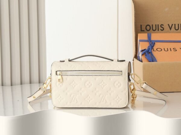 Louis Vuitton Bag Pochette Métis East West M22942