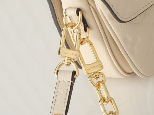 Louis Vuitton Bag Pochette Métis East West M22942