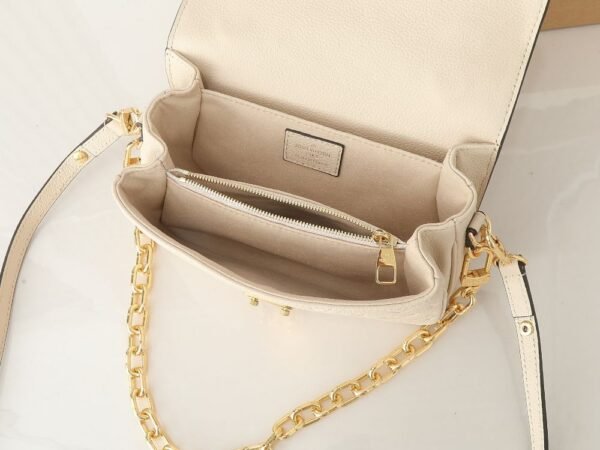 Louis Vuitton Bag Pochette Métis East West M22942