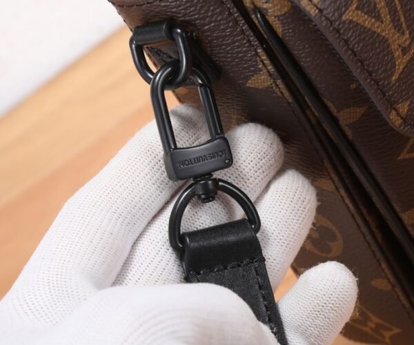 Louis Vuitton Bag S-Lock Vertical Wearable M81522