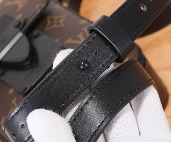 Louis Vuitton Bag S-Lock Vertical Wearable M81522