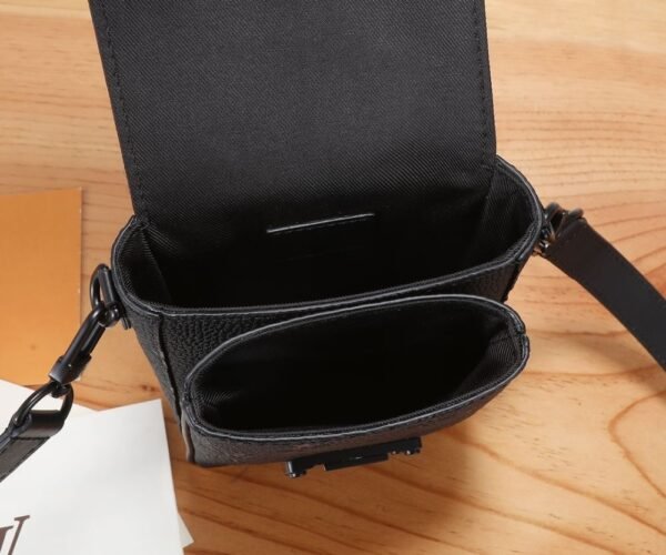 Louis Vuitton Bag S-Lock Vertical Wearable M81524