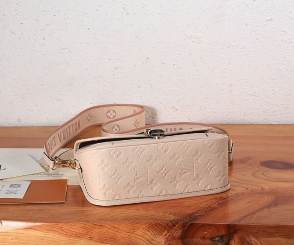 Louis Vuitton Bag Diane M46388