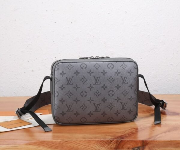 Louis Vuitton Bag Outdoor M30830
