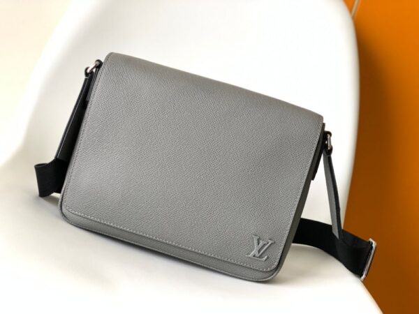 Louis Vuitton Bag  District M60831