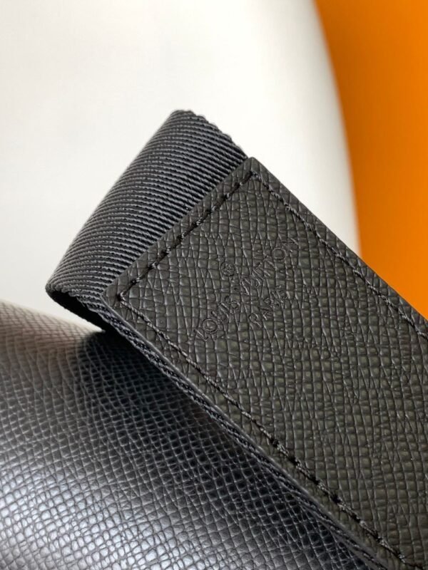 Louis Vuitton Bag  District  M30850