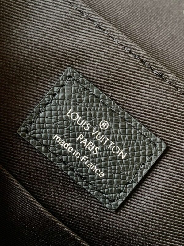 Louis Vuitton Bag  District  M30850