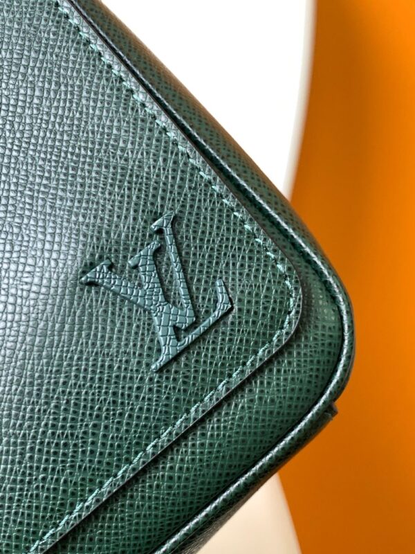 Louis Vuitton Bag  District  M30861