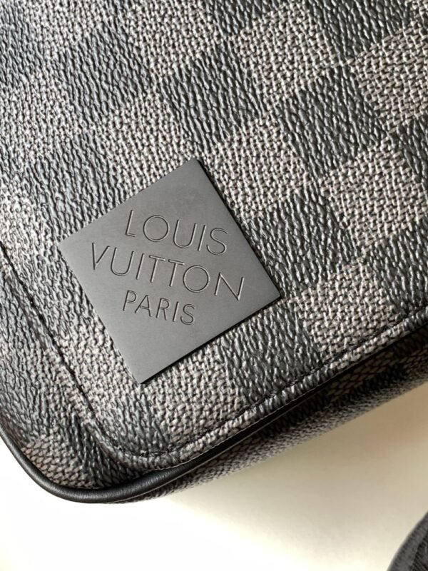 Louis Vuitton Bag  District  M42710