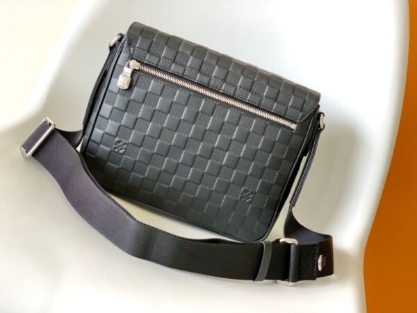 Louis Vuitton Bag District M42711