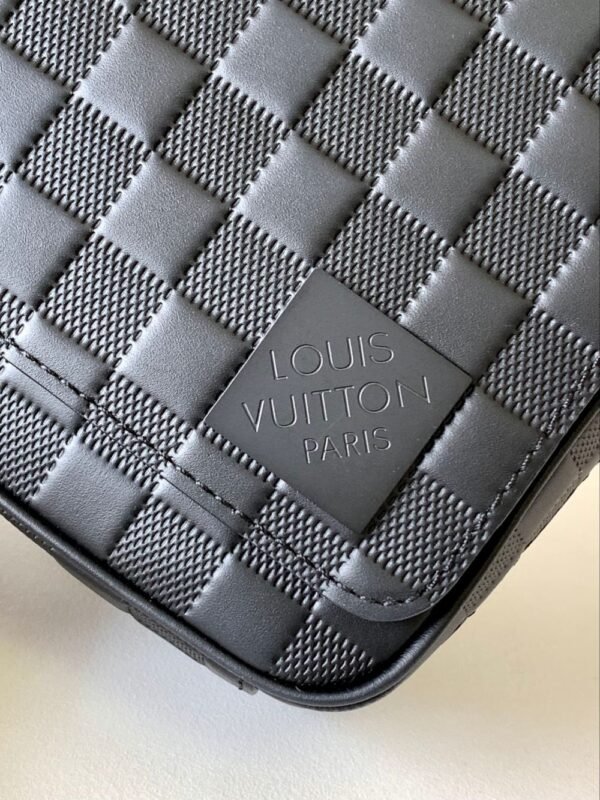 Louis Vuitton Bag District M42711