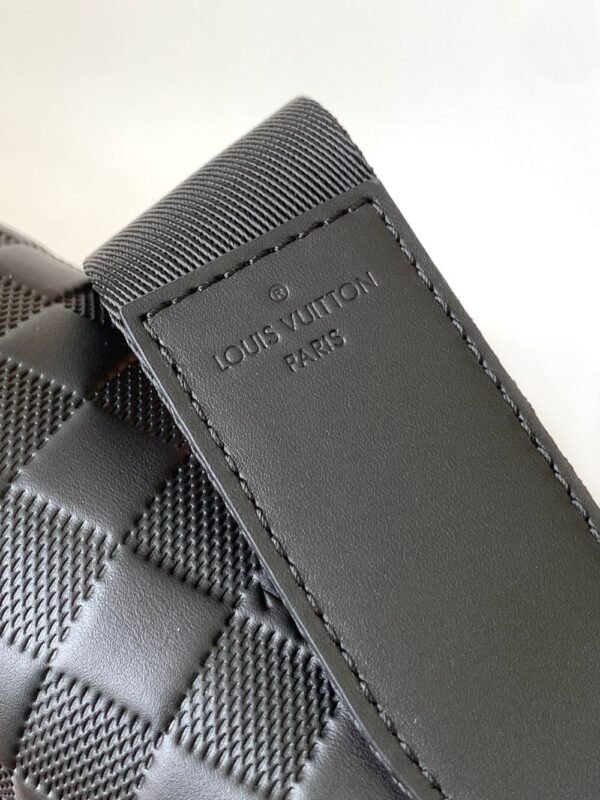 Louis Vuitton Bag District M42711