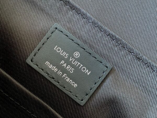 Louis Vuitton Bag District M42711