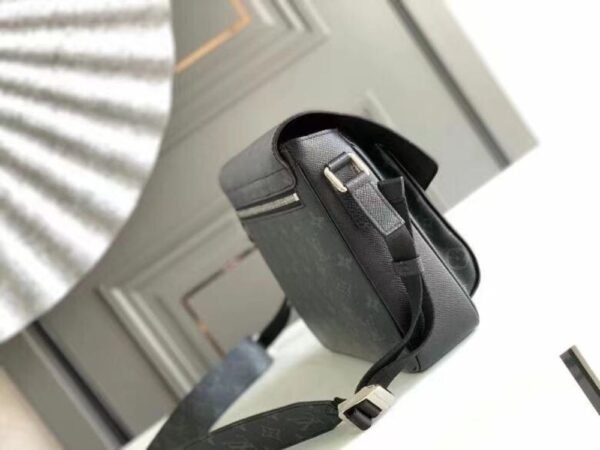 Louis Vuitton Bag Taigarama M30746