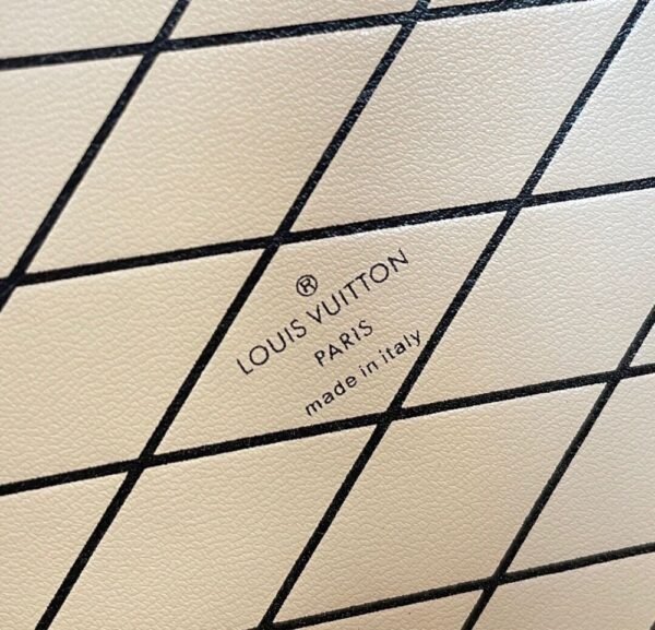 Louis Vuitton Bag PETITE MALLE BOX M40273 M44154