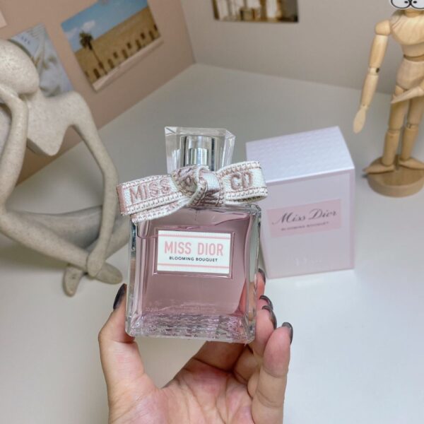 Dior Perfume Gris Dior, 2017
