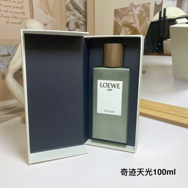 Loewe Perfume Aire Sutileza, 2017