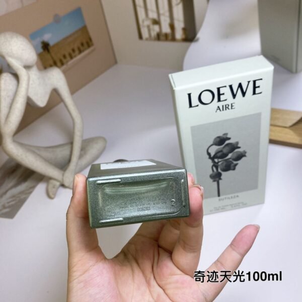 Loewe Perfume Aire Sutileza, 2017