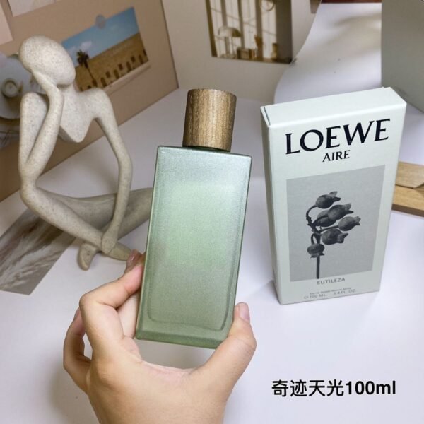 Loewe Perfume Aire Sutileza, 2017