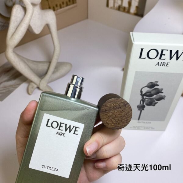 Loewe Perfume Aire Sutileza, 2017