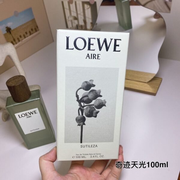 Loewe Perfume Aire Sutileza, 2017
