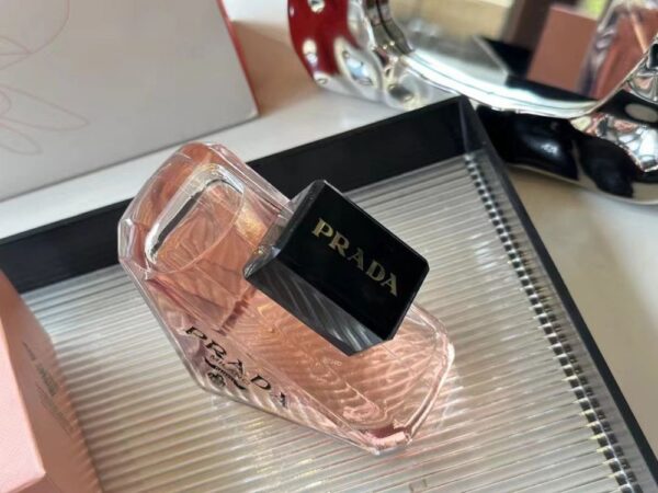 Prada Perfume Paradoxe, 2022