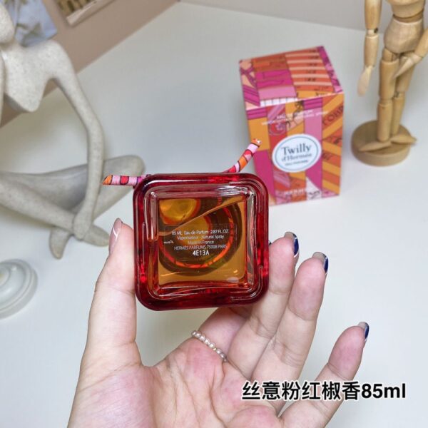 Hermes Perfume Twilly d'Hermes Eau Poivree, 2019