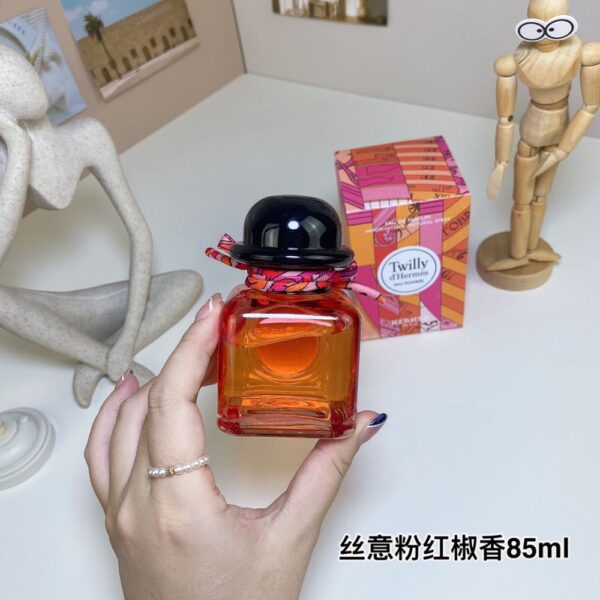 Hermes Perfume Twilly d'Hermes Eau Poivree, 2019