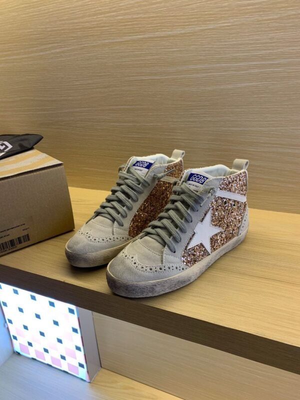 Golden Goose Deluxe Brand Mid-STAR White Star Gold Flakes