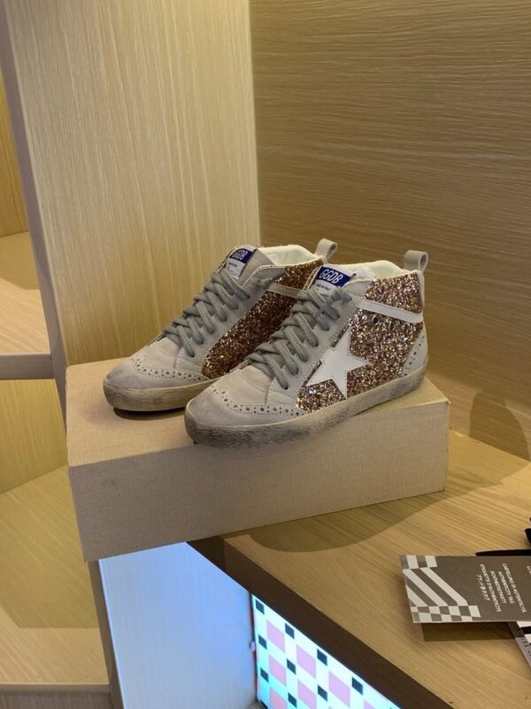 Golden Goose Deluxe Brand Mid-STAR White Star Gold Flakes