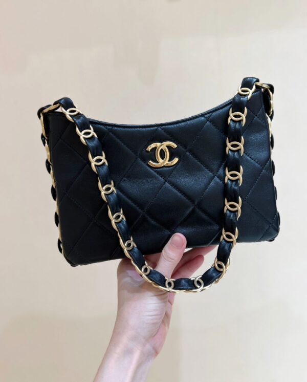 Chanel Bag  24A Hobo AS5177