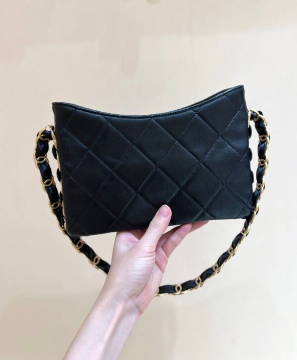 Chanel Bag  24A Hobo AS5177