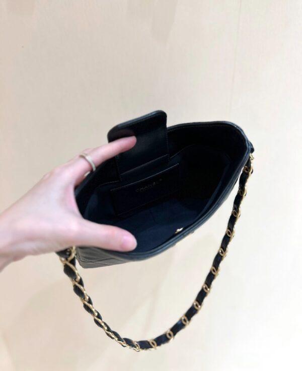 Chanel Bag  24A Hobo AS5177