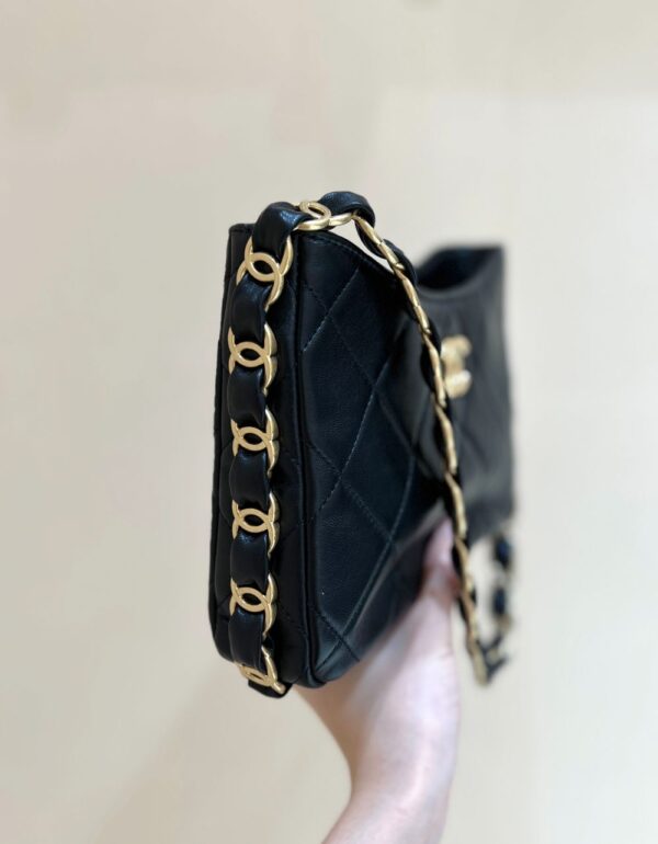 Chanel Bag  24A Hobo AS5177