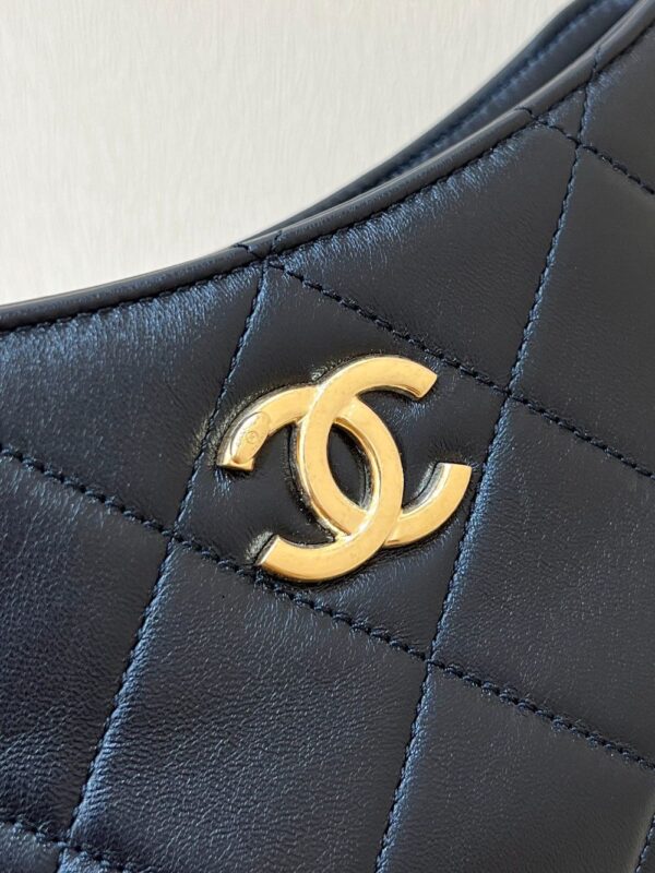 Chanel Bag  24A Hobo AS5177