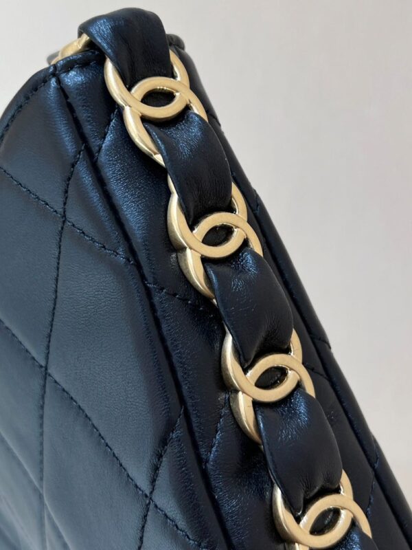 Chanel Bag  24A Hobo AS5177