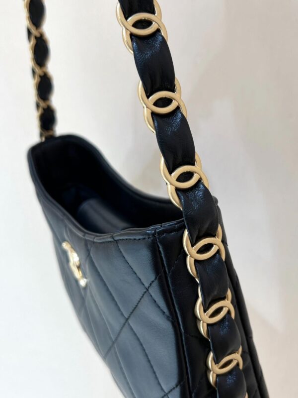 Chanel Bag  24A Hobo AS5177