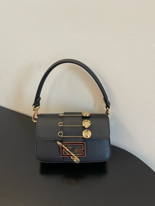 Fendi Bag Baguette 56871B90 Black