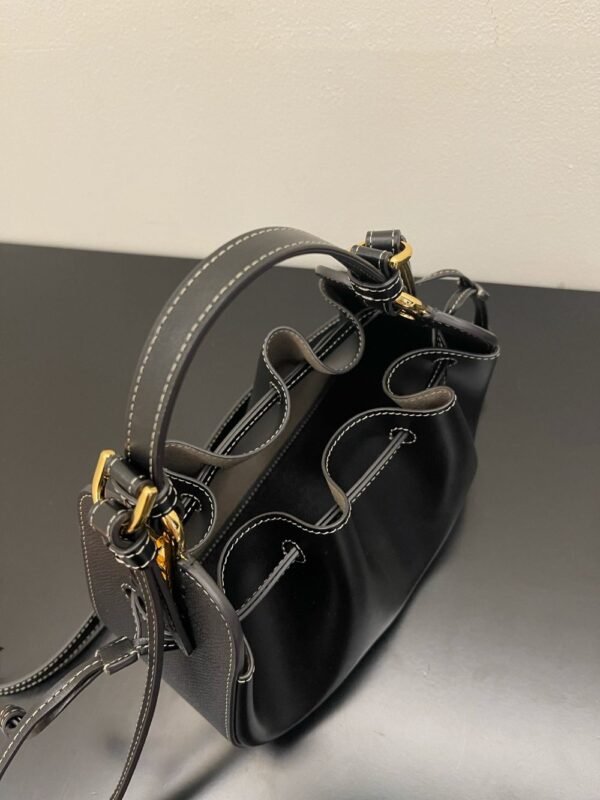 Fendi Bag POMODORINO 56850B80 21.5x14x17cm Black